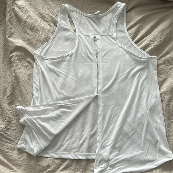 Under Armour Tank - Picture 4 of 4